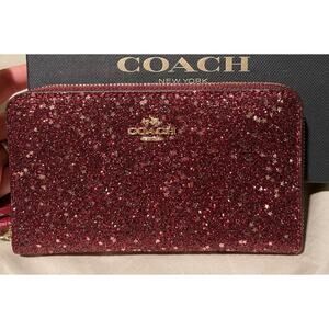 Coach Pink Glitter Wallet/wristlet
Excellent condition￼